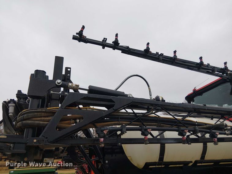 image for item DT4700 2019 Apache AS640 sprayer