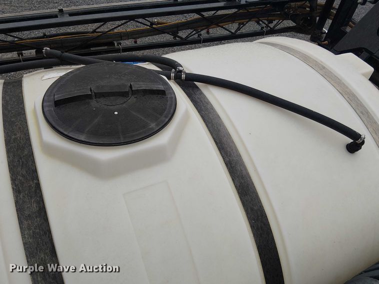 image for item DT4700 2019 Apache AS640 sprayer