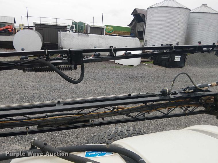 image for item DT4700 2019 Apache AS640 sprayer