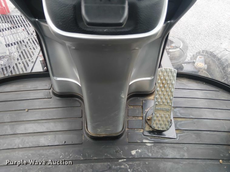 image for item DT4700 2019 Apache AS640 sprayer