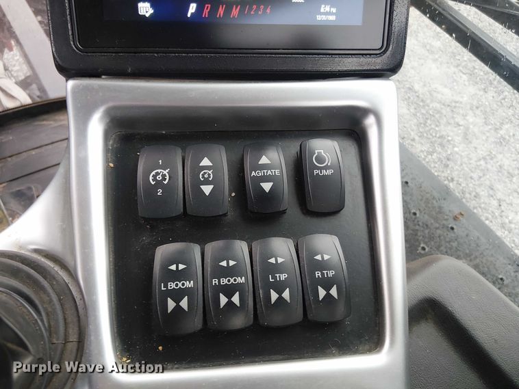 image for item DT4700 2019 Apache AS640 sprayer