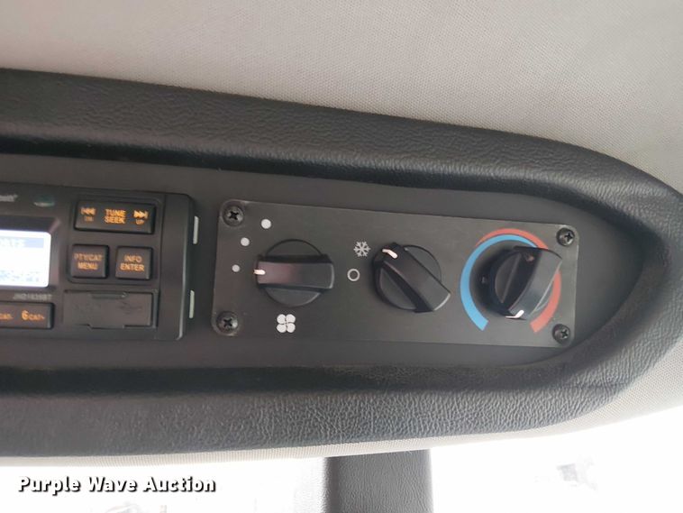 image for item DT4700 2019 Apache AS640 sprayer