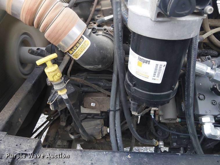 image for item DT4700 2019 Apache AS640 sprayer