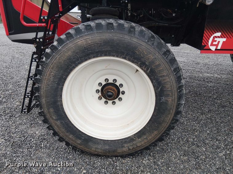 image for item DT4700 2019 Apache AS640 sprayer