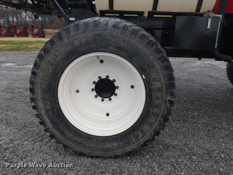 image for item DT4700 2019 Apache AS640 sprayer