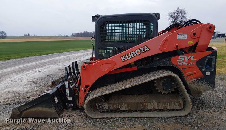 image for item DT4702 2019 Kubota SVL95-2S tracked skid steer loader