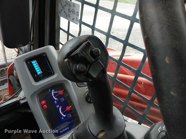 image for item DT4702 2019 Kubota SVL95-2S tracked skid steer loader