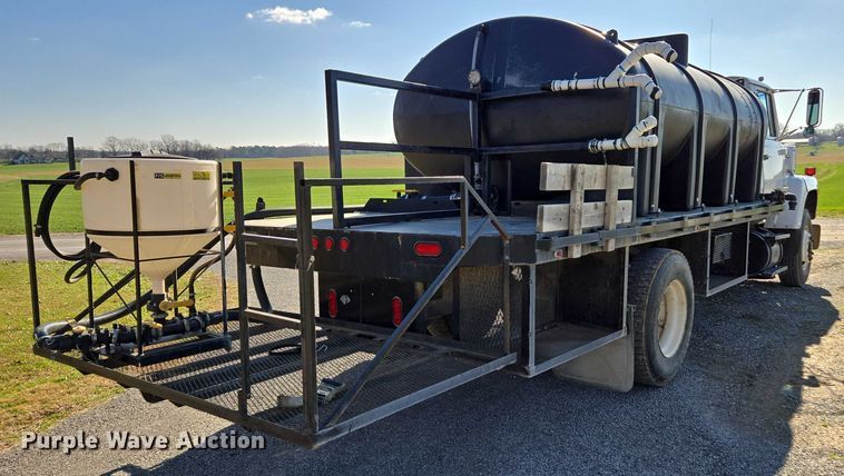 image for item DT4703 1990 Ford LN8000 water truck