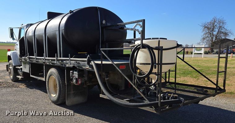 image for item DT4703 1990 Ford LN8000 water truck
