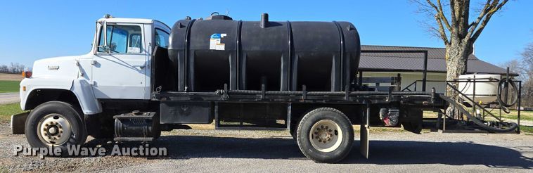 image for item DT4703 1990 Ford LN8000 water truck