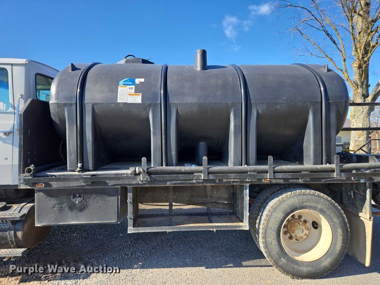 image for item DT4703 1990 Ford LN8000 water truck