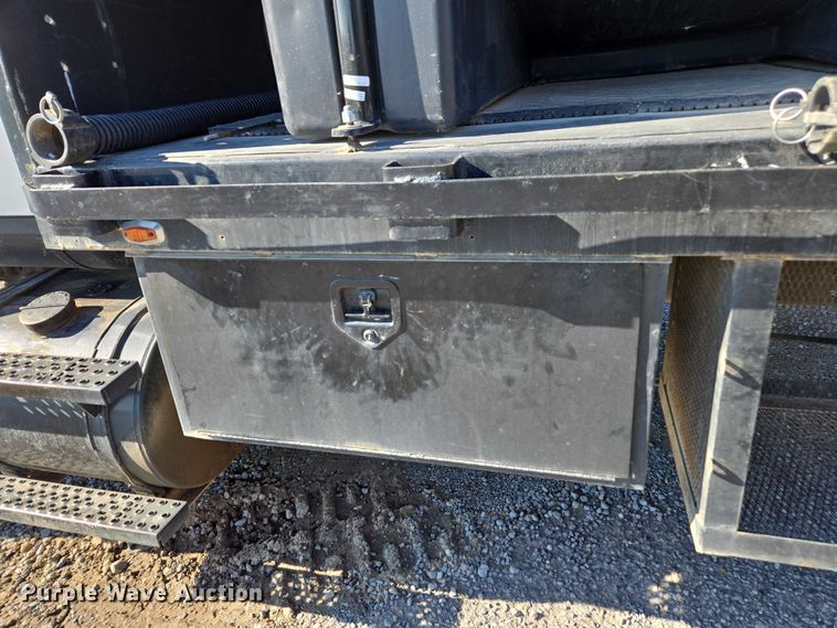 image for item DT4703 1990 Ford LN8000 water truck