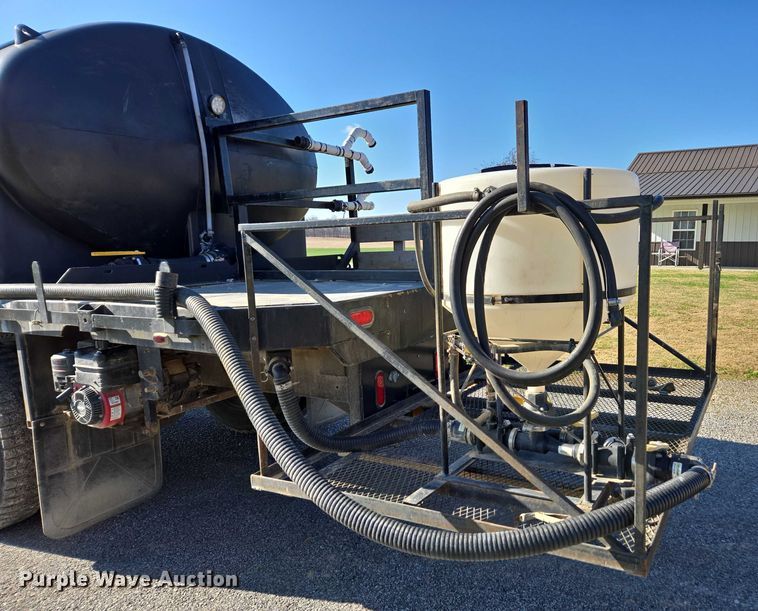 image for item DT4703 1990 Ford LN8000 water truck