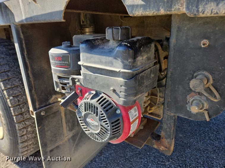 image for item DT4703 1990 Ford LN8000 water truck