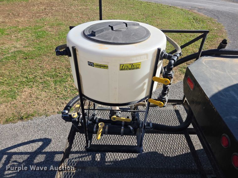 image for item DT4703 1990 Ford LN8000 water truck