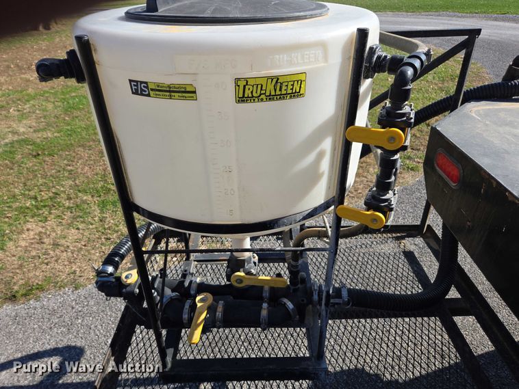 image for item DT4703 1990 Ford LN8000 water truck