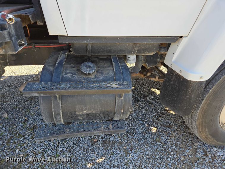 image for item DT4703 1990 Ford LN8000 water truck