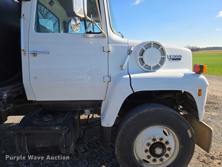 image for item DT4703 1990 Ford LN8000 water truck