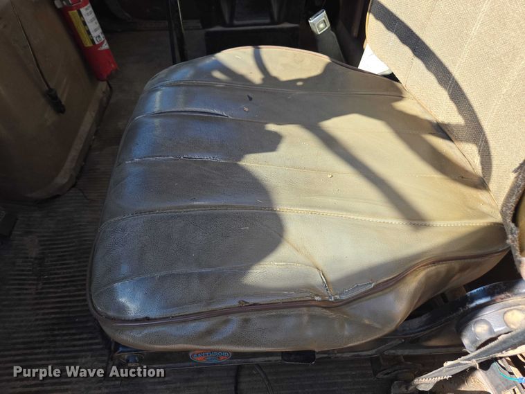 image for item DT4703 1990 Ford LN8000 water truck