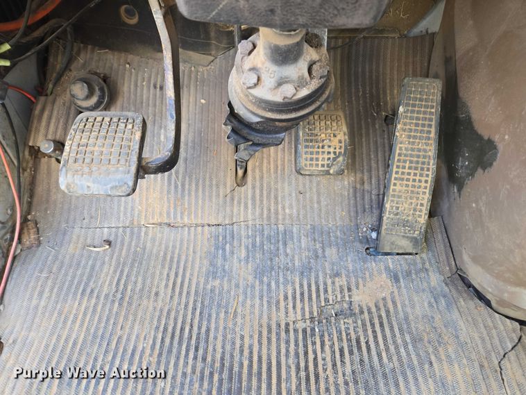 image for item DT4703 1990 Ford LN8000 water truck