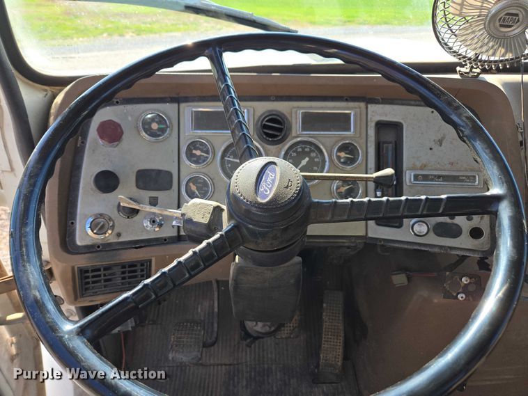 image for item DT4703 1990 Ford LN8000 water truck