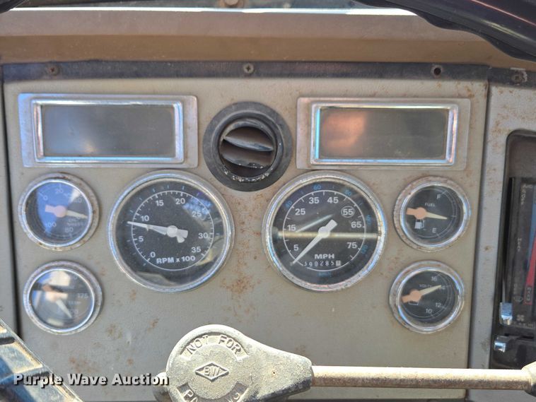 image for item DT4703 1990 Ford LN8000 water truck