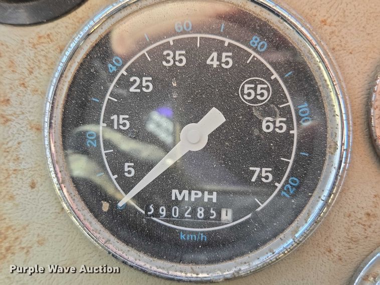 image for item DT4703 1990 Ford LN8000 water truck