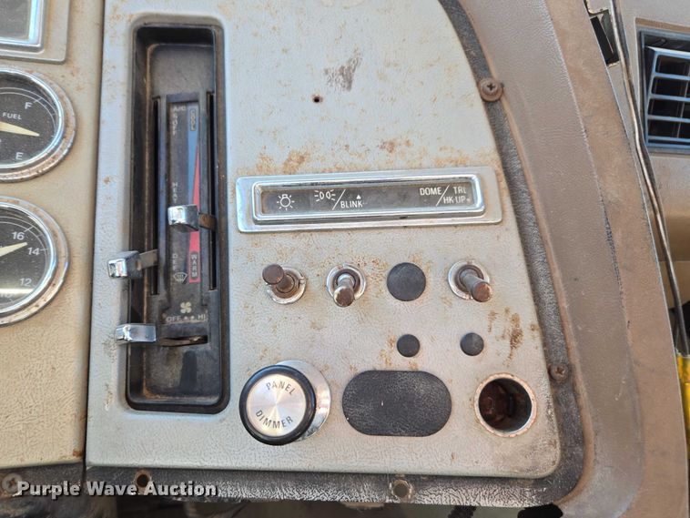 image for item DT4703 1990 Ford LN8000 water truck