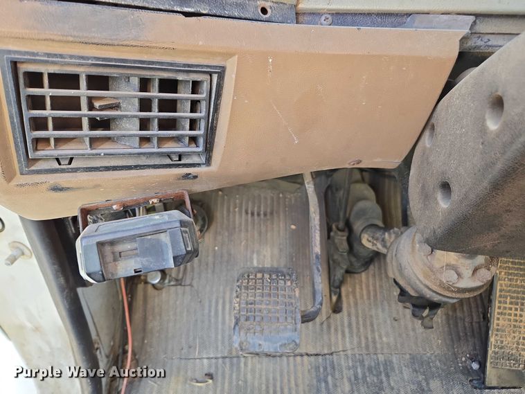 image for item DT4703 1990 Ford LN8000 water truck