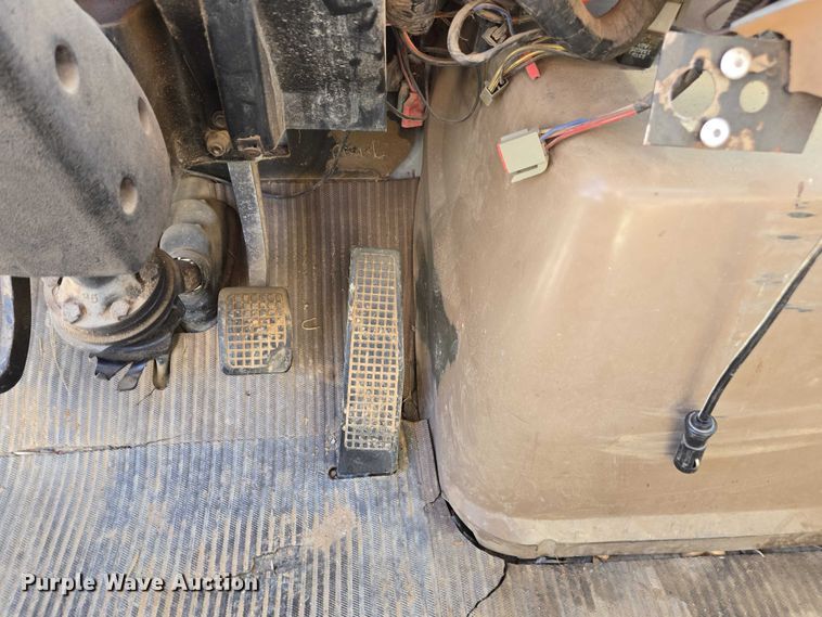 image for item DT4703 1990 Ford LN8000 water truck