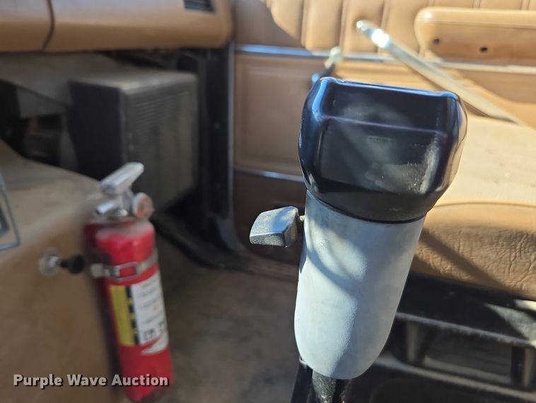 image for item DT4703 1990 Ford LN8000 water truck