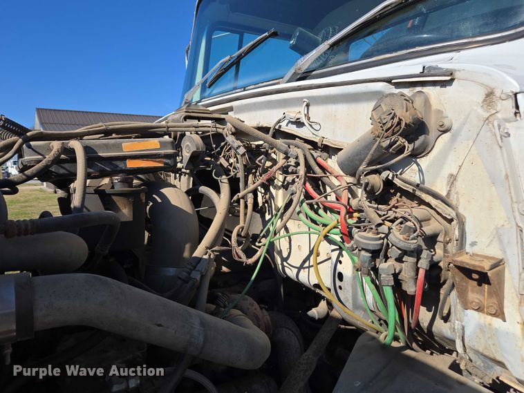 image for item DT4703 1990 Ford LN8000 water truck