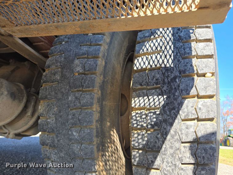 image for item DT4703 1990 Ford LN8000 water truck