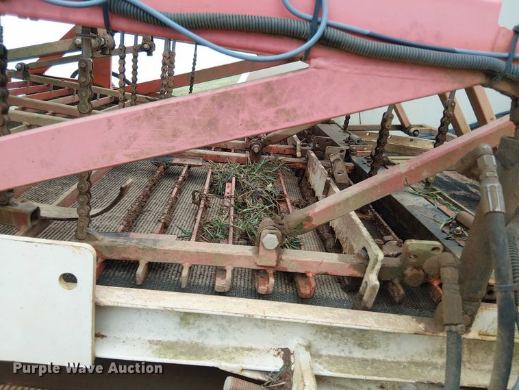 image for item DT4705 2005 Trebro AutoStack sod harvester