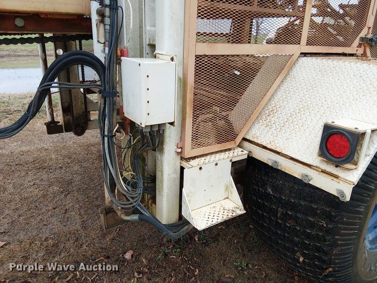 image for item DT4705 2005 Trebro AutoStack sod harvester