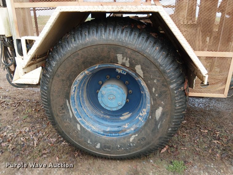 image for item DT4705 2005 Trebro AutoStack sod harvester