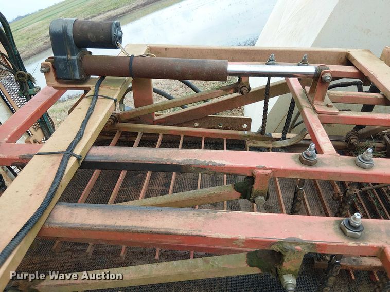 image for item DT4706 2006 Trebro AutoStack sod harvester