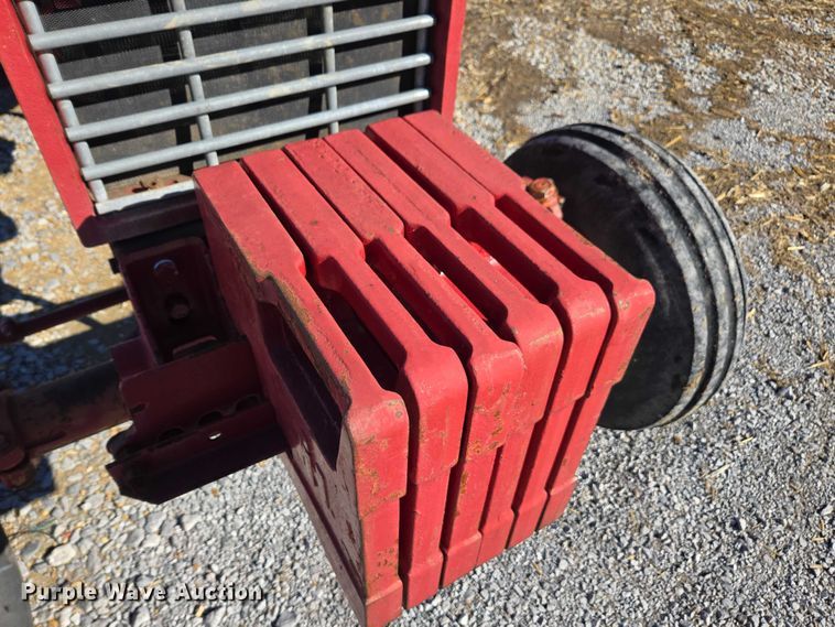 image for item DT4726 International 856 tractor