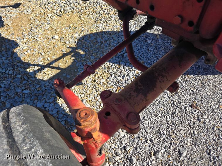 image for item DT4726 International 856 tractor