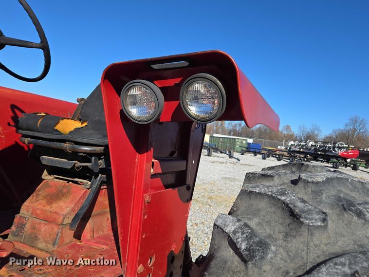 image for item DT4726 International 856 tractor