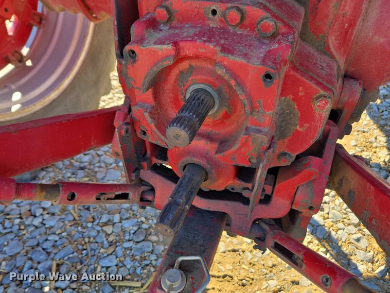 image for item DT4726 International 856 tractor