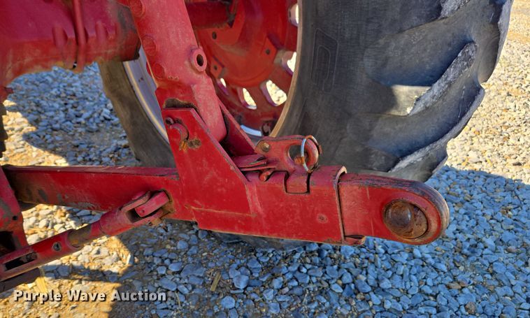 image for item DT4726 International 856 tractor