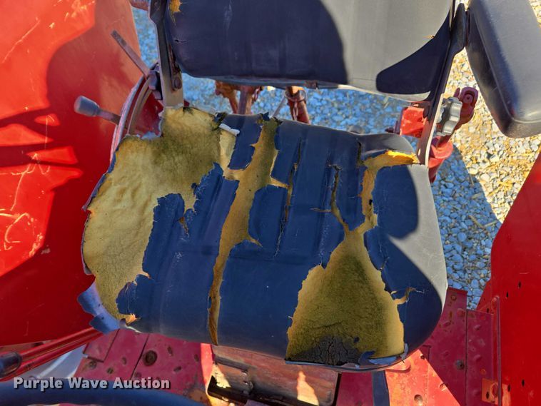 image for item DT4726 International 856 tractor