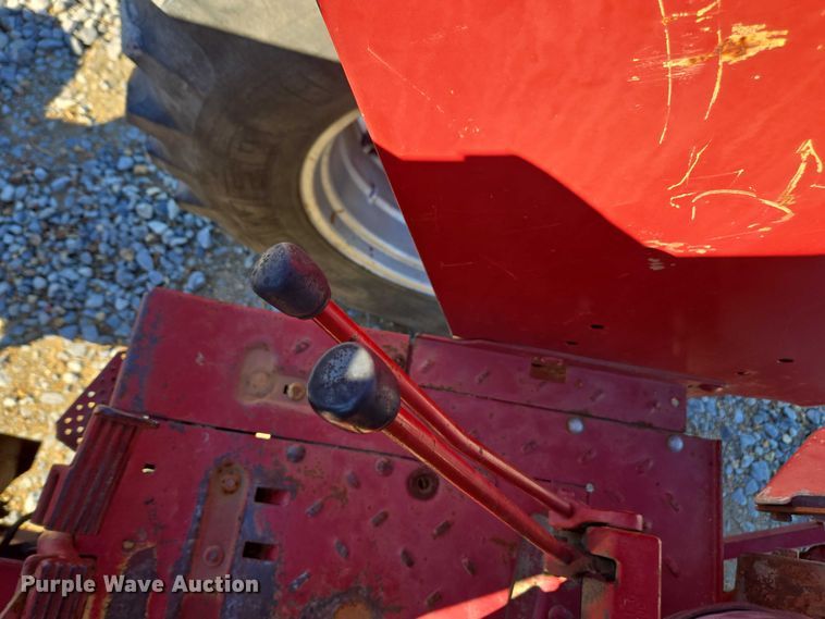 image for item DT4726 International 856 tractor