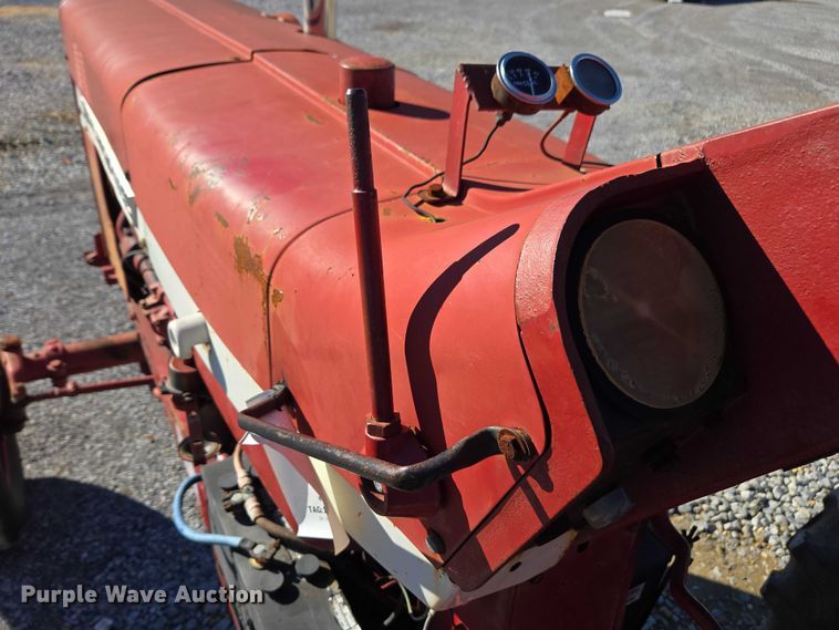 image for item DT4726 International 856 tractor