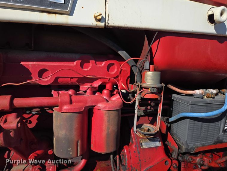 image for item DT4726 International 856 tractor