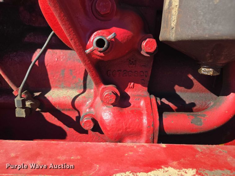 image for item DT4726 International 856 tractor