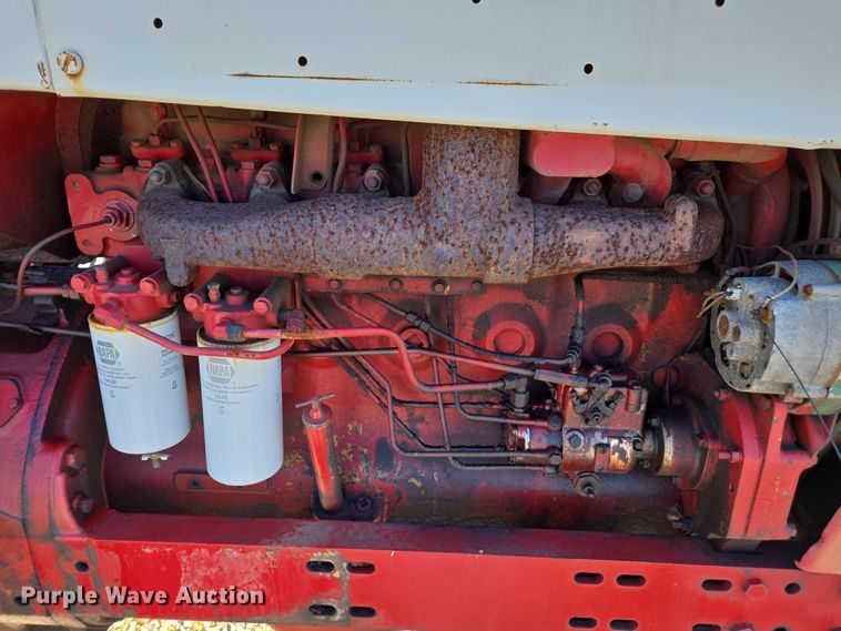 image for item DT4726 International 856 tractor