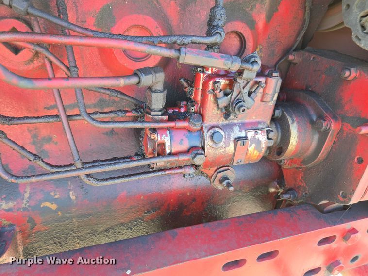 image for item DT4726 International 856 tractor