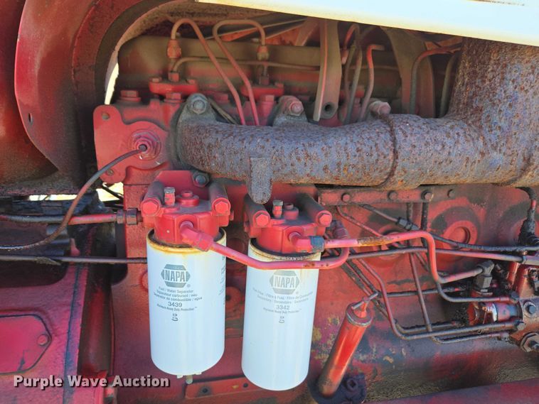 image for item DT4726 International 856 tractor